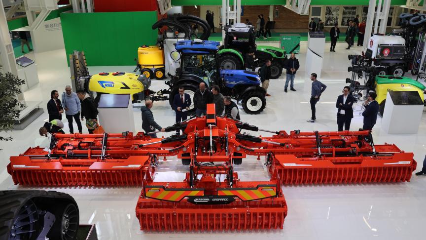Maschio Gaspardo toonde op EIMA de Jumbo X, een 10 m brede rotorkopeg.