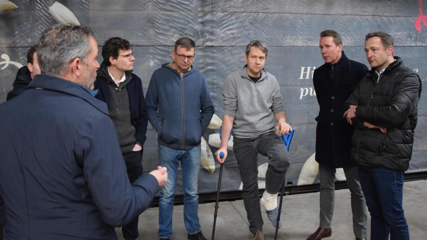 In zijn eerste werkdagen als nieuwe Eurocommissaris voor Landbouw bezocht Christophe Hansen al het landbouwbedrijf van de familie Magnus.