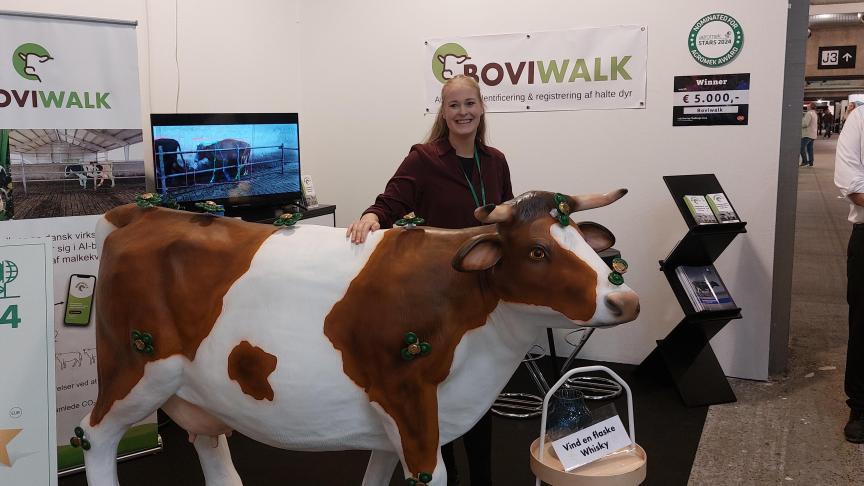 “Van de te behandelen dieren krijgt de veehouder op zijn gsm ook informatie over welke poot moet behandeld worden, want het systeem kan beginnende kreupelheid veel vroeger opsporen dan ervaren veehouders”, vertelt CEO Sofie Skovsgaard van BoviWalk.