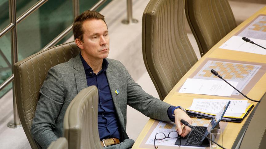 Vlaams minister van Landbouw en Omgeving Brouns verleent De Watergroep toestemming om drinkwater te blijven winnen, ook al overschreiden de waterwinningsgebieden in West-Vlaanderen de Europese norm voor triazool.