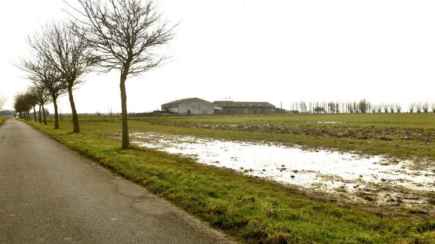 Het bemestingsseizoen start binnenkort, maar vele akkers liggen er verzopen bij. Geduld hebben is de boodschap.