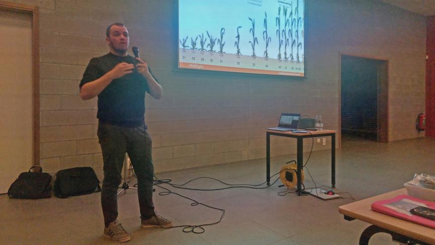 Jonas Claeys (Inagro/LCG) gaf op de graanavond in Kruisem meer duiding bij de teelttechniek.