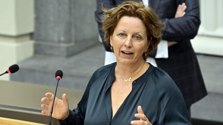 Groen-fractieleider Mieke Schauvliege wil een tijdelijk moratorium op de jacht van natuurlijke prooidieren van de wolf in Vlaanderen.