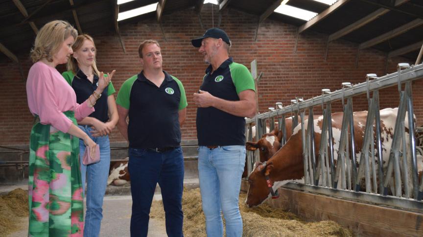 Op uitnodiging van Boerenbond bezocht koningin Mathilde ‘t Leenhof, een melkvee- en geitenboerderij in Zele.