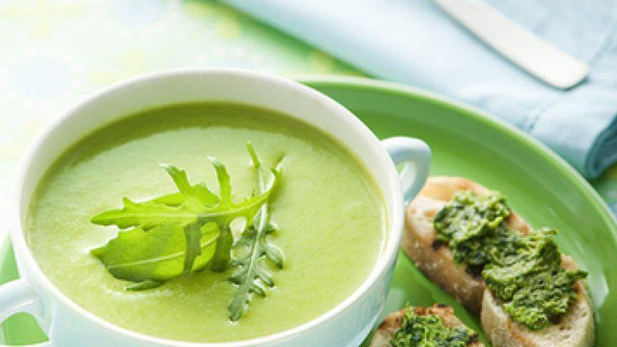 aspergesoep_met_crostinis_en_pesto