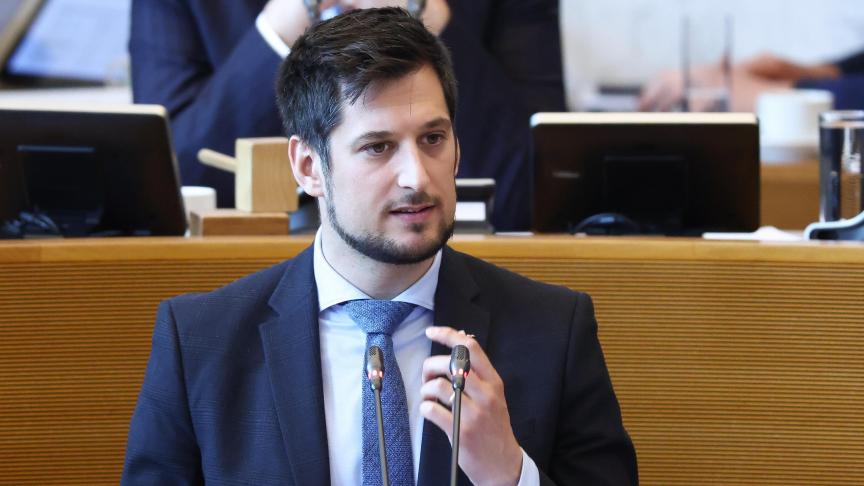 Het voorstel van de Europese Commissie voor de meerjarenbegroting voor de periode 2028-2034 bevat een onaanvaardbare verlaging van het landbouwbudget, zegt Waals minister-president Adrien Dolimont (MR) in een reactie.