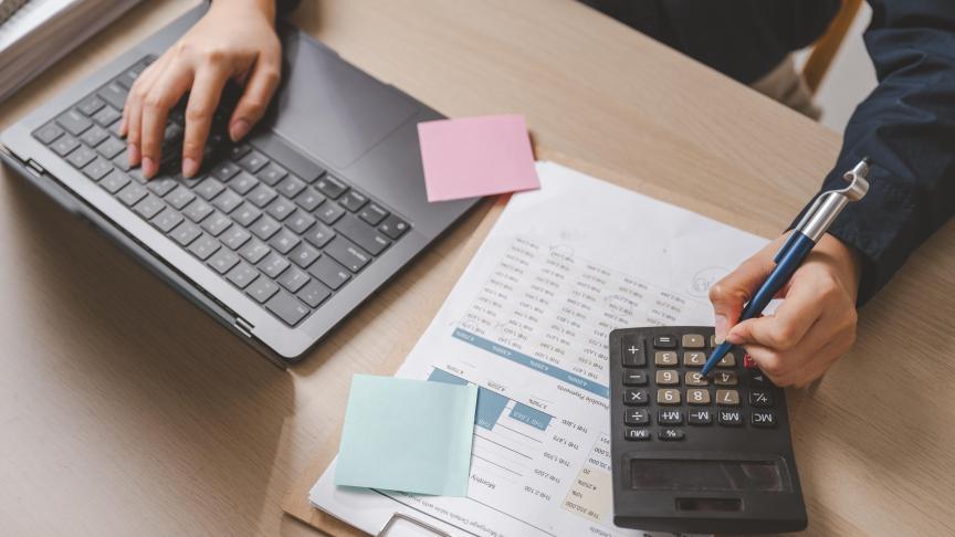 Vanaf 1 januari 2026 moeten alle btw-plichtige ondernemingen in België, groot of klein, hun facturen elektronisch versturen via een beveiligd netwerk. Deze verplichting geldt ook voor landbouwers.