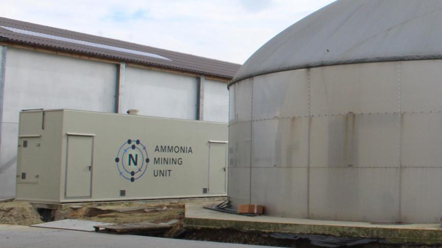 Renure staat voor 'recovered nitrogen from manure' of herwonnen stikstof uit dierlijke mest, bijvoorbeeld uit een luchtwasser van een stal.