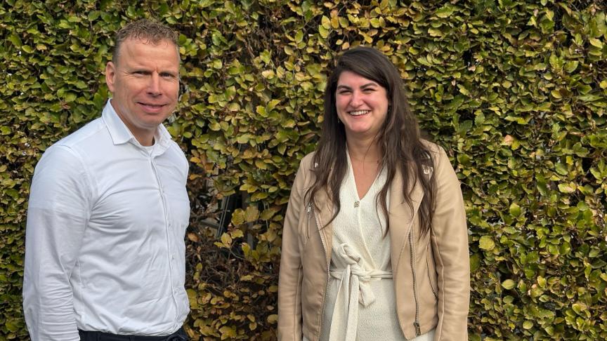 Paul Bos (l) is directeur Coöperatie en Wanda Verdonck, melkveehoudster en Hoofdbestuurslid bij CRV.