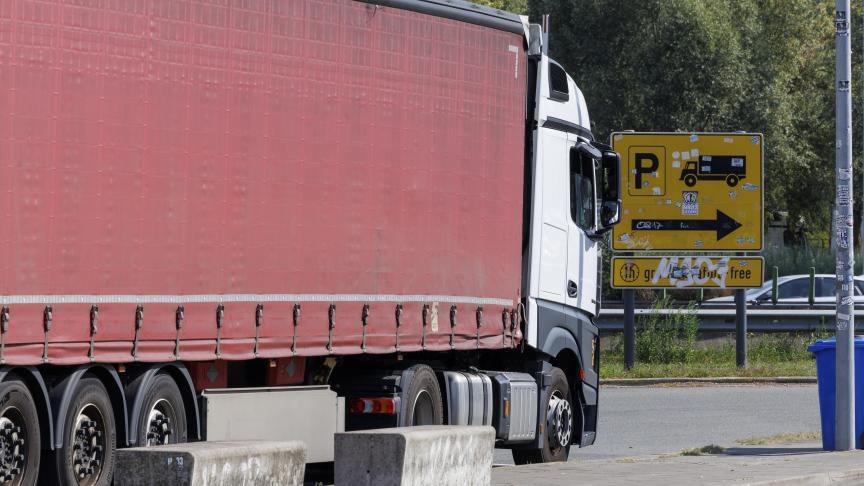 De uitstoot van de transportsector blijft stijgen.