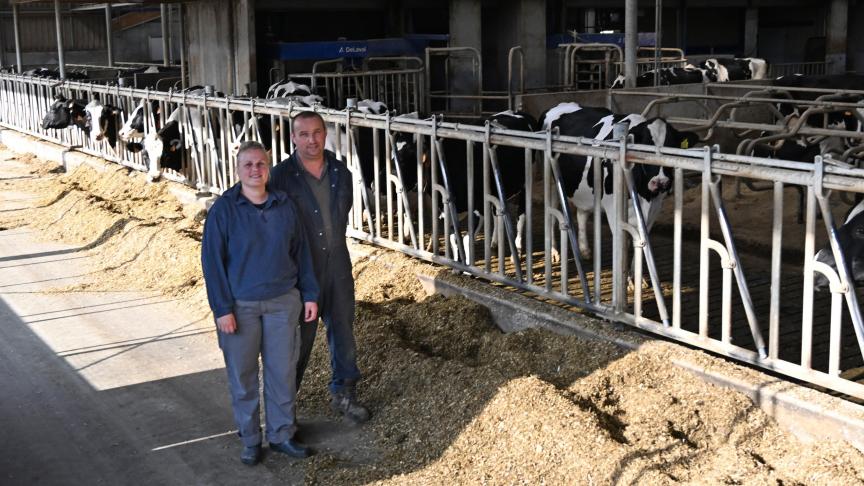 Hans en Sofie bouwden buiten de dorpskern, naast een grote varkenshouderij, een volledige nieuwe melkveehouderij.