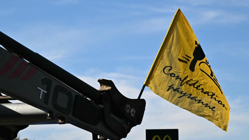 De Confédération Paysanne is van plan wegen te blokkeren in Frankrijk uit ontevredenheid met het beleid rond de besmettelijke nodulaire dermatose.