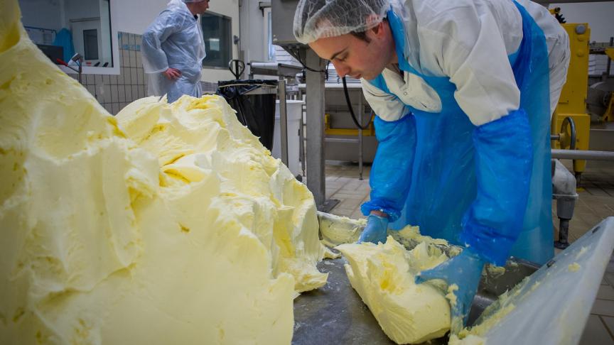 Lidl benadrukt dat prijsverlagingen van melk en boter een noodzakelijke reactie op de marktsituatie zijn.