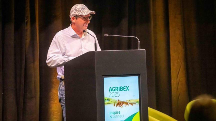 Tijdens de officiële opening van Agribex mocht Koen Ally, Vlaamse expat en landbouwer in de Verenigde Staten, het woord nemen.