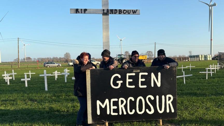 Het boerenkerkhof moet de aandacht trekken van vele voorbijgangers.