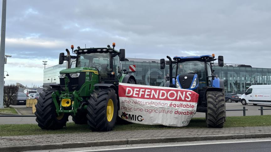 Boerenforum betoogde op 17 december met andere boerenorganisaties aan de luchthaven van Luik tegen het Mercosur-akkoord, oneerlijke concurrentie en de deregulering van (milieu)regels.