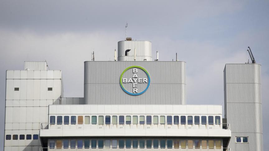 Roundup is een onkruidbestrijder op basis van glyfosaat van het Amerikaanse biotechbedrijf Monsanto, dat in 2018 werd overgenomen door Bayer.