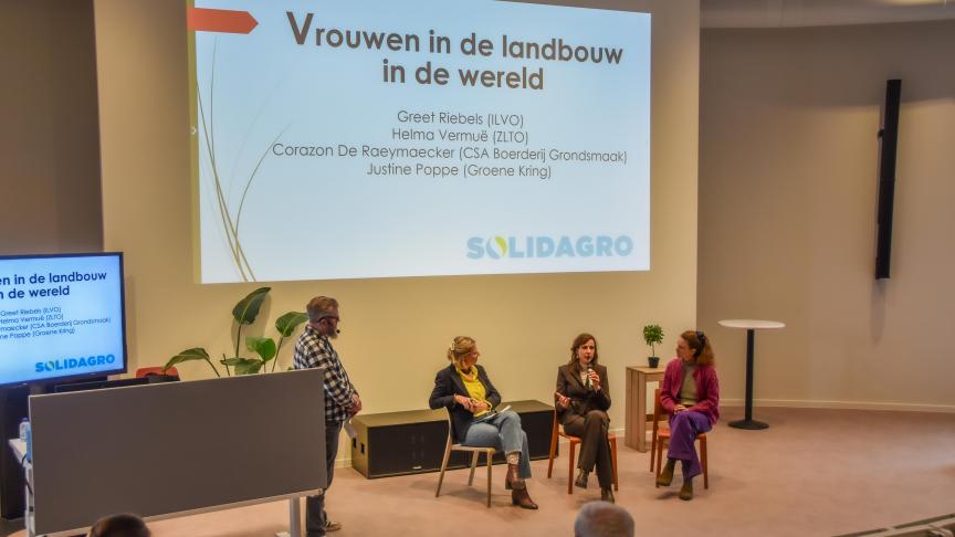 Tijdens een panelgesprek bespraken Greet Riebbels (ILVO), Helma Vermuë (LTO) en Corazon De Raeymaecker (CSA boerderij Grondsmaak) de rol van de vrouw in de landbouwsector.