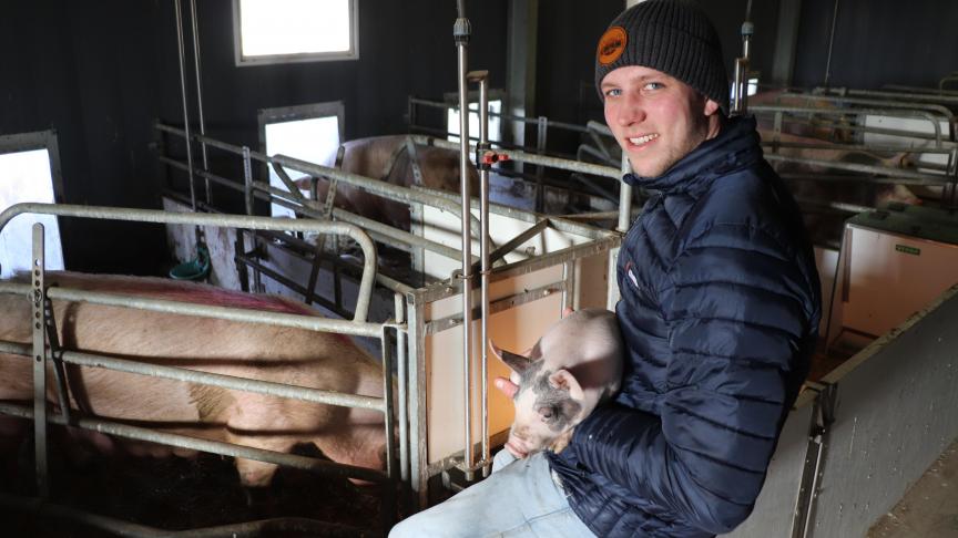 ‘s Winters blijft het lastig om de jonge biggen warm te houden. “Ik zoek nog steeds naar een oplossing hiervoor”, aldus Gideon.