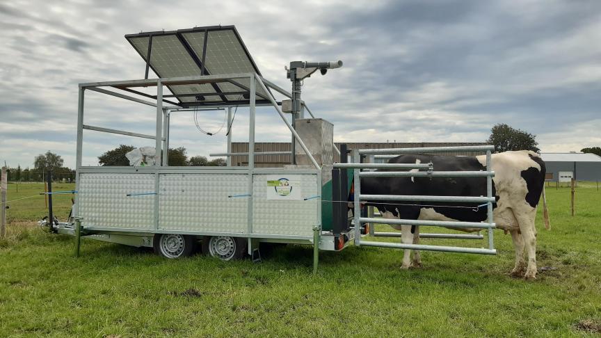 In de mobiele Greenfeed kan de uitstoot van methaan per koe ook op de weide gemeten worden.