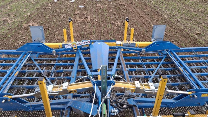 Inagro, UGent en ILVO onderzochten hoe beheerstrategieën gebaseeerd op zaaitijdstipkeuze, de inpassing van precisiewiedeggen en/of begeleidende gewassen inspelen op de beheersing van winteronkruiden.