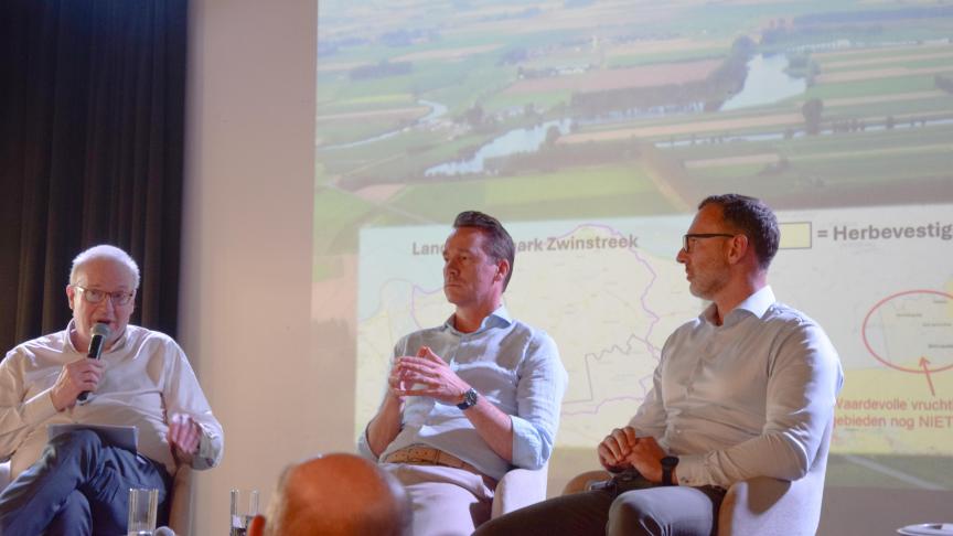 Marc Ballekens (l) modereerde het debat tussen minister Brouns en Joris Baecke.